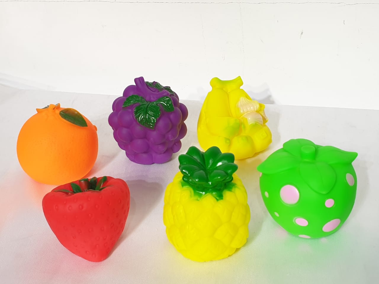 6pcs Fruit Squeeze Bathing Rubber Toys